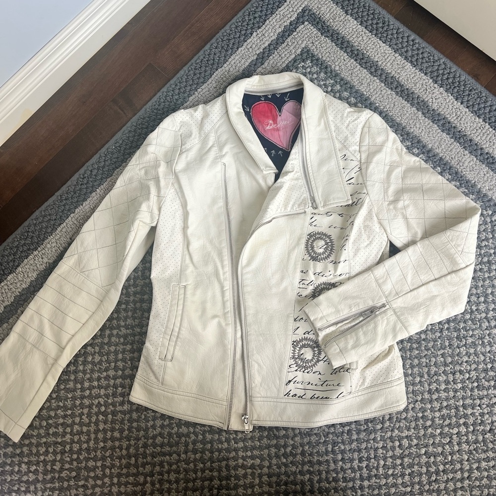 Desigual White Leather Jacket with Collared Neckline